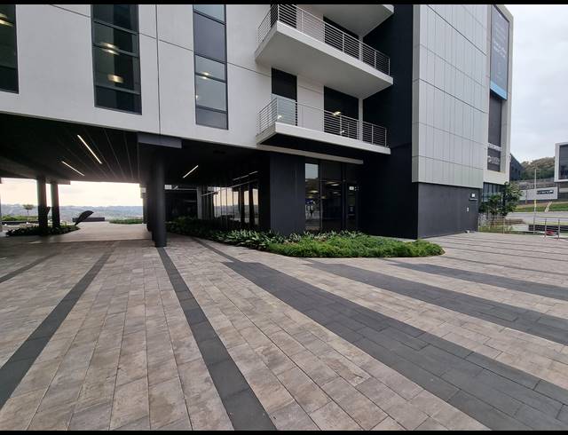 1,151M² OFFICE TO LET IN GLENADRIENNE